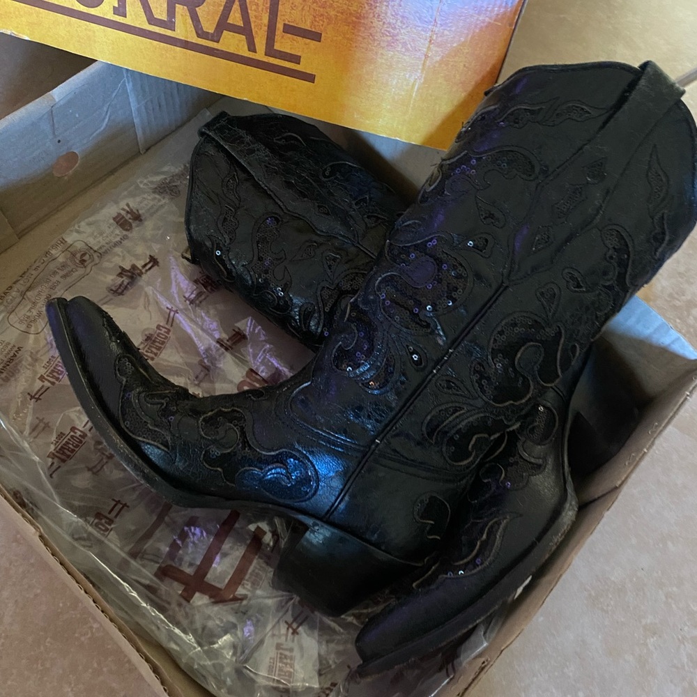 Black CORRAL BOOTS 6 1/2